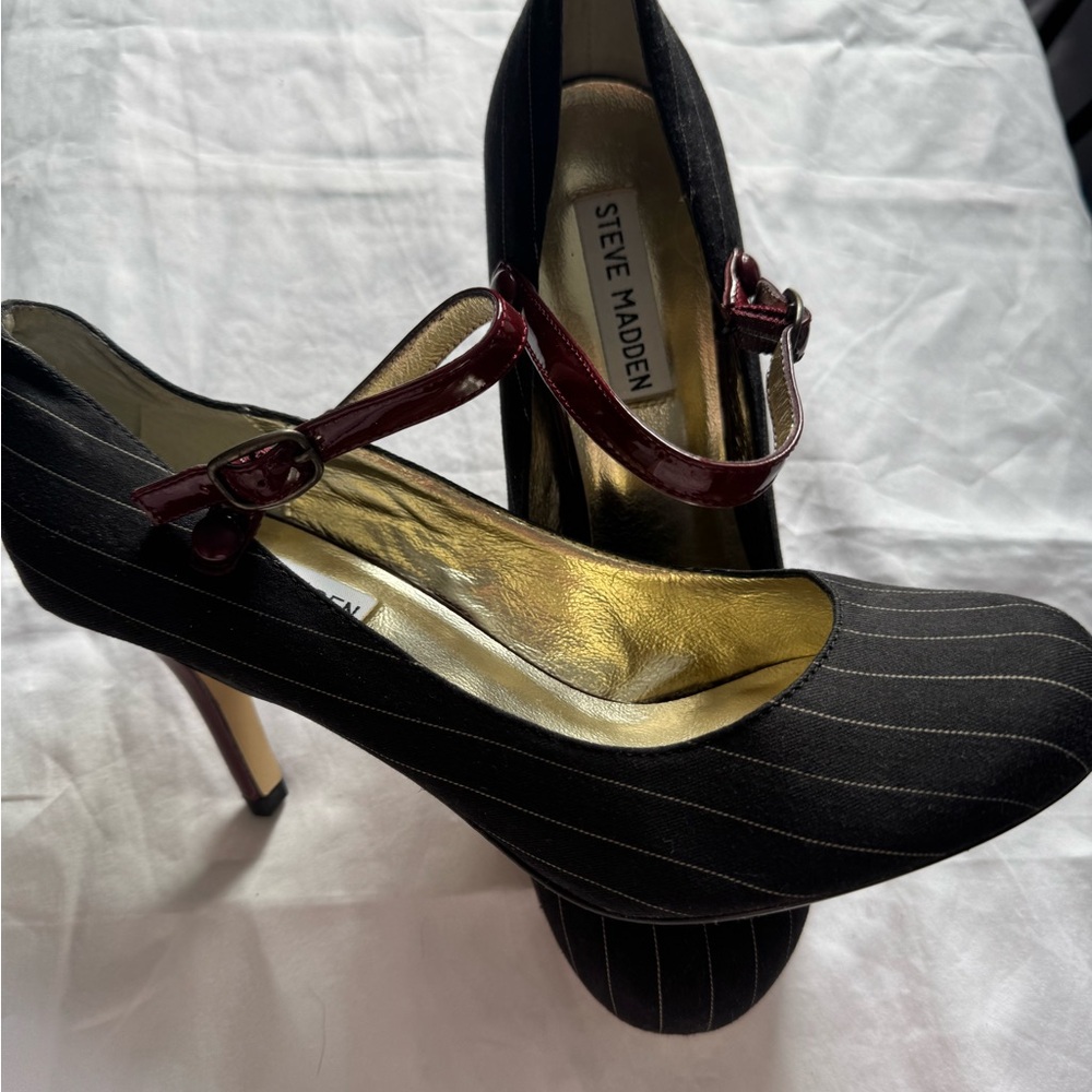 Steve Madden Black Pinstripe Heels with Red Strap leather NEW